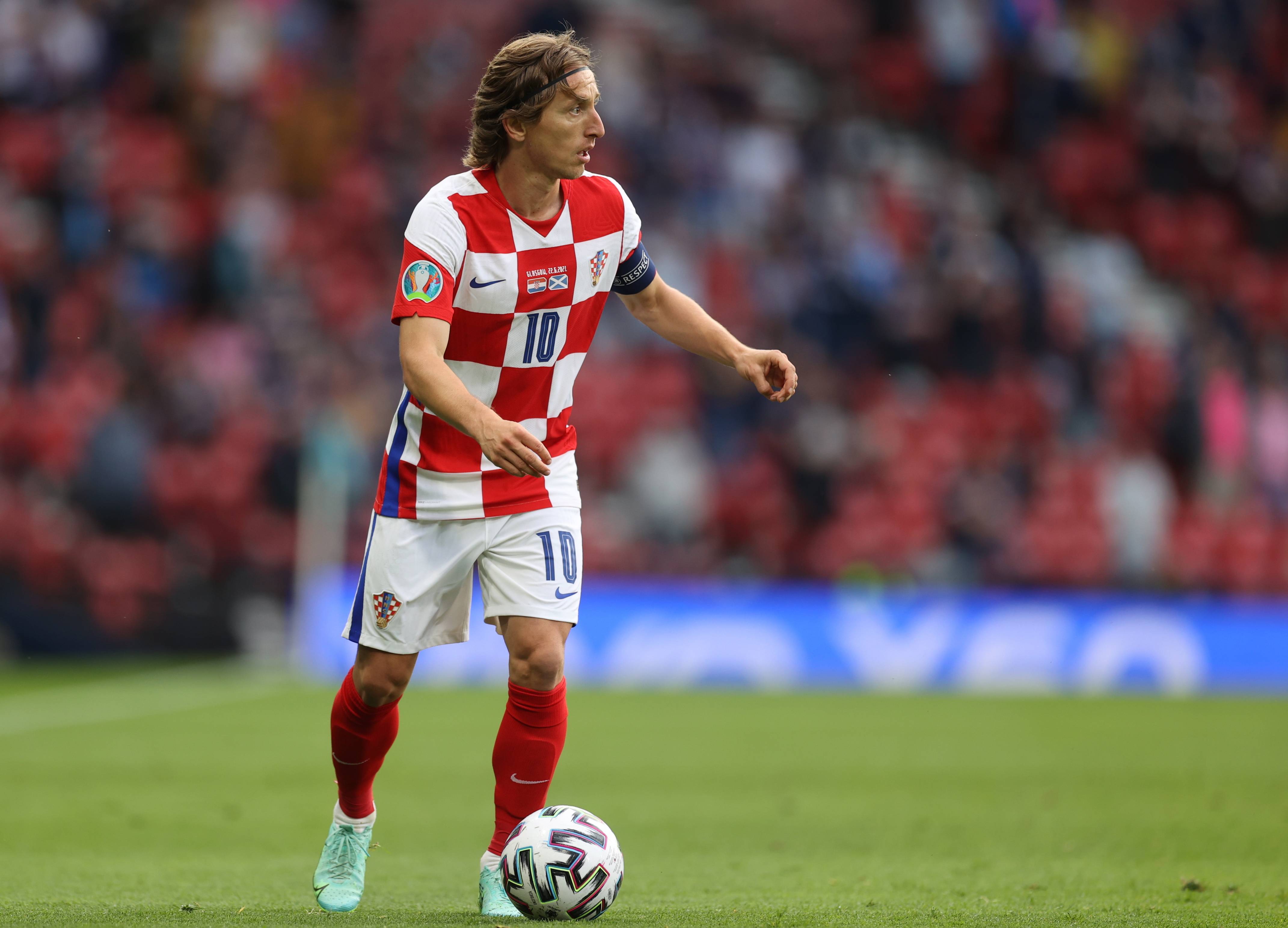 00：10“格斗女王”张伟丽说男友难找，谁知后台“自荐”私信爆炸